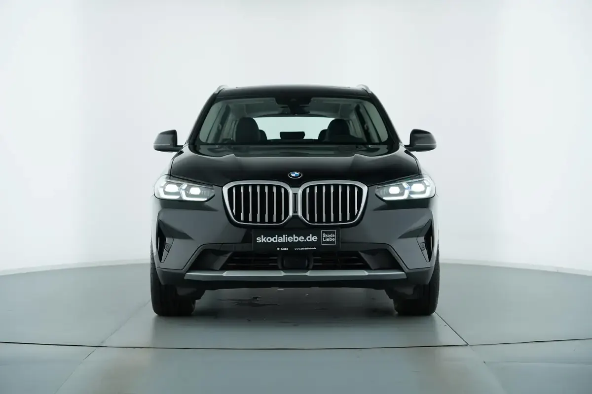 Gebraucht BMW X3 252 PS (185 kW) 2023 Black sapphire metallic SUV
