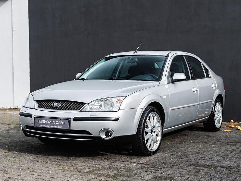 Silber Gebraucht 2002 Ford Mondeo Ghia Limousine | 2.750 € (Etwas zu teuer) - Bild 1/4