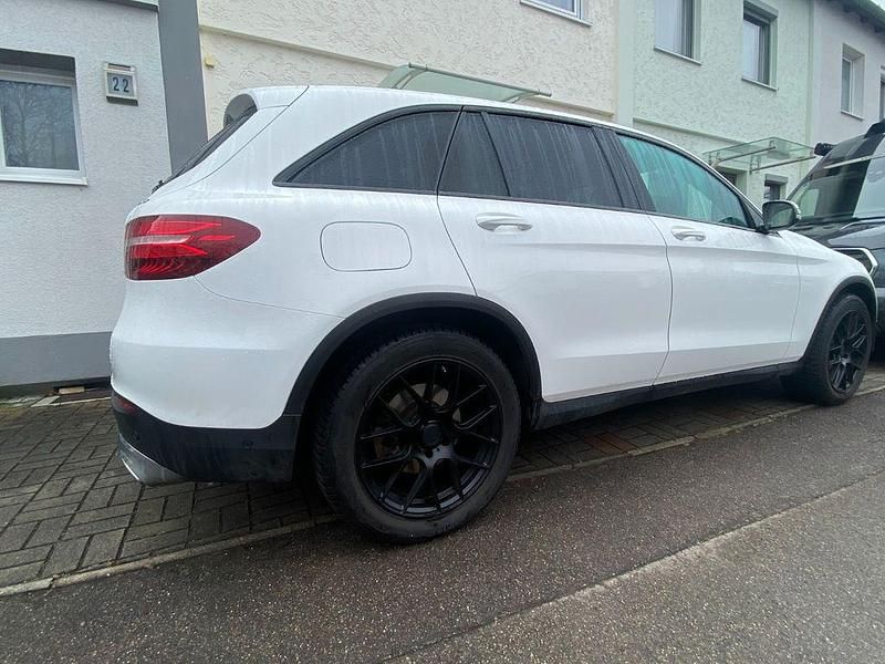 Gebraucht Mercedes GLC250 204 PS (150 kW) 2017 Weiß SUV