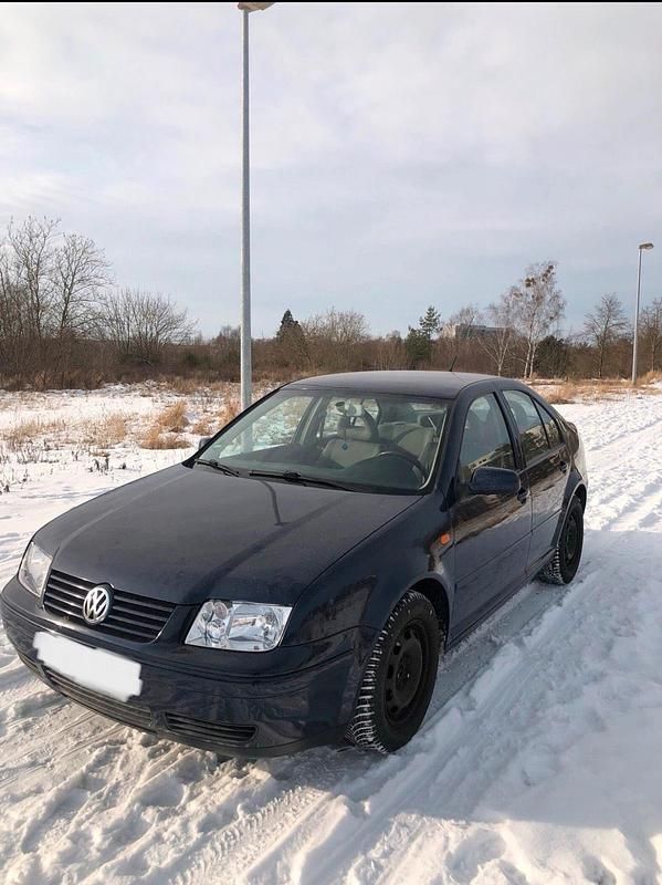 Gebraucht VW Bora 105 PS (77 kW) 2001 Blau Limousine