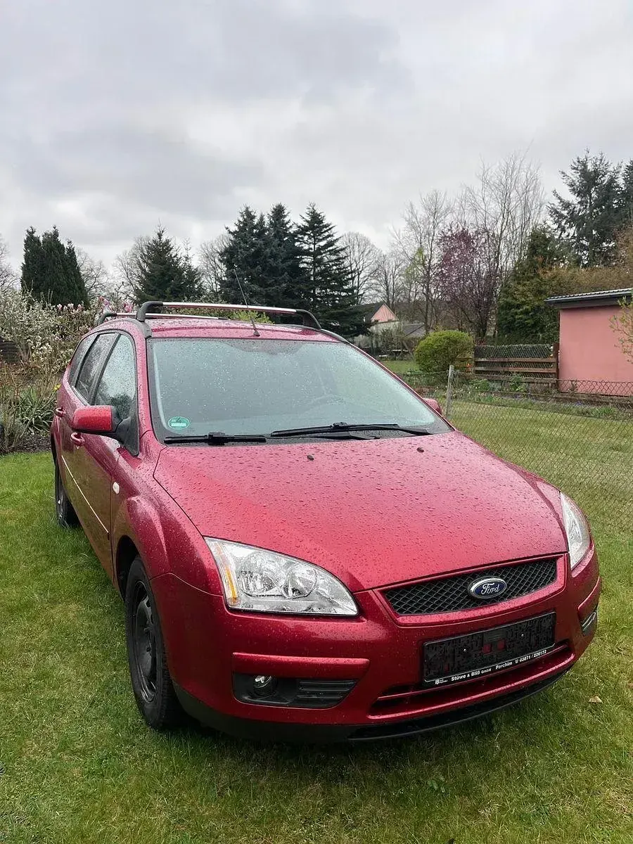 Gebraucht Ford Focus Ambiente 101 PS (74 kW) 2007 Rot Limousine