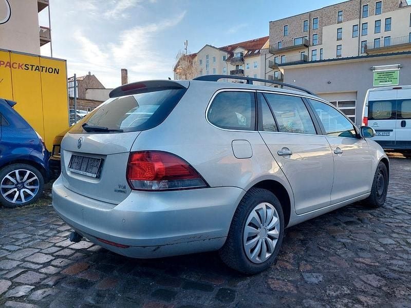 Gebraucht VW Golf VI Comfortline 105 PS (77 kW) 2010 Grau Kleinwagen