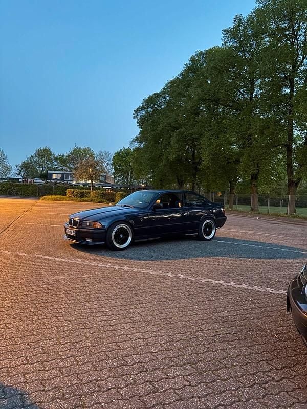 Violet Gebraucht 2004 BMW 316 Coupé | 3.500 € - Bild 1/4