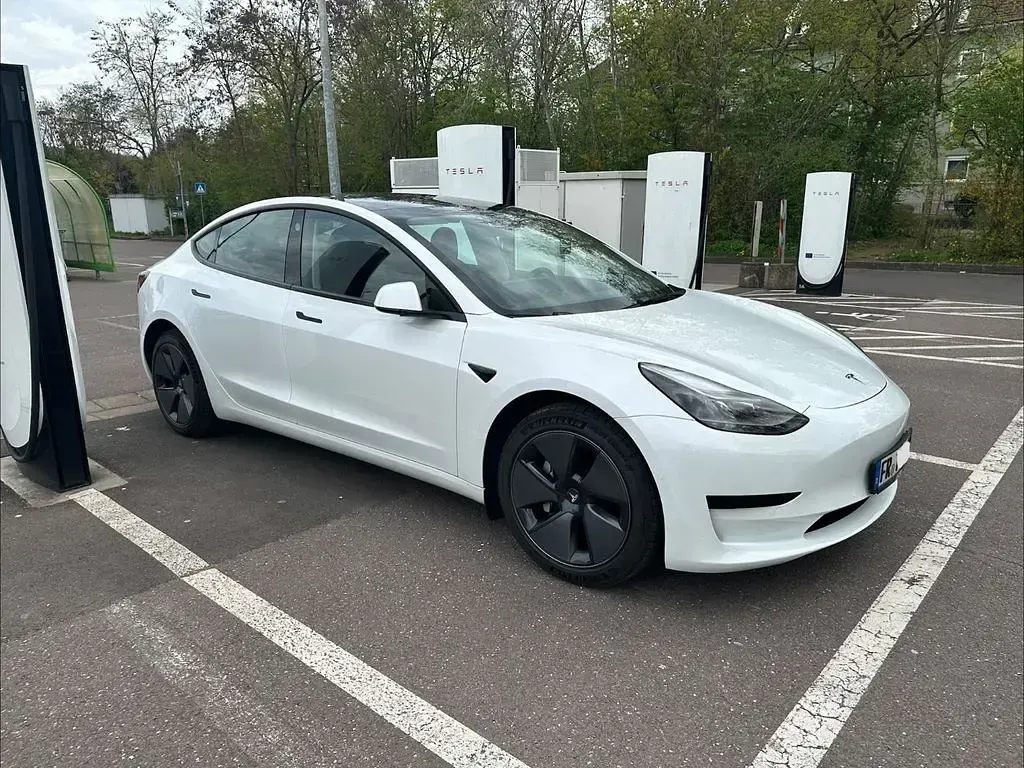 Used Tesla Model 3 Standard Range Plus 239 kW (325 HP) 2021 White Sedan