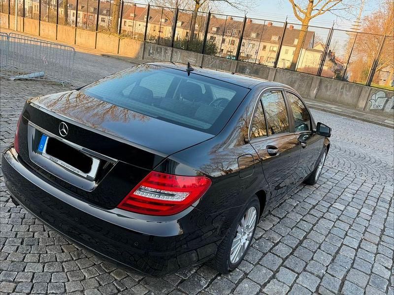 Gebraucht Mercedes C180 156 PS (114 kW) 2012 Schwarz Limousine