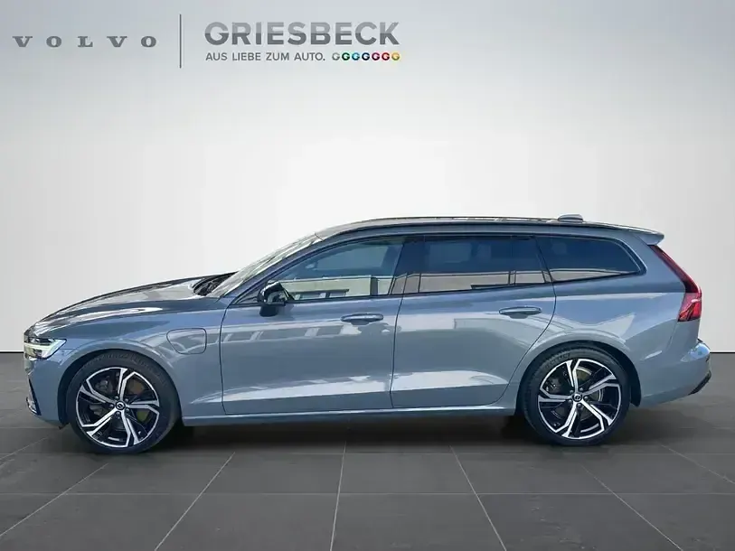 Gebraucht Volvo V60 Plus 455 PS (334 kW) 2023 Thunder grey / metallic Kombi