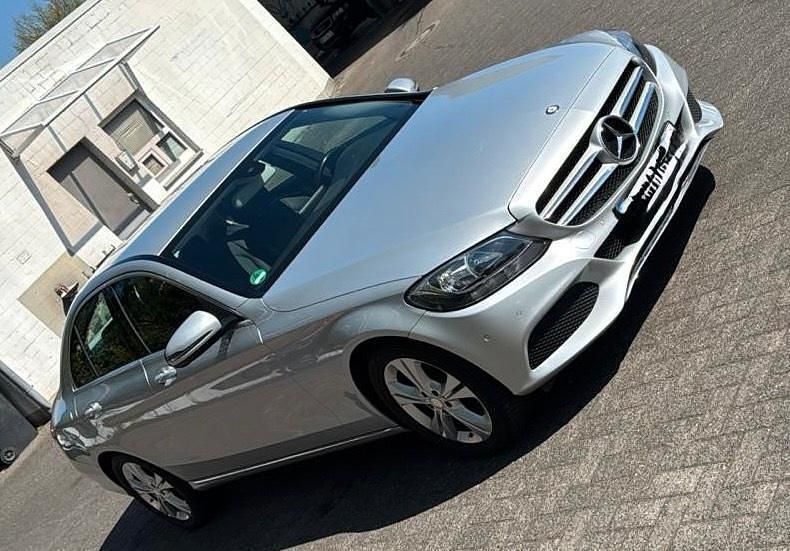 Grau Gebraucht 2016 Mercedes C180 Limousine | 19.500 € (Etwas zu teuer) - Bild 1/4