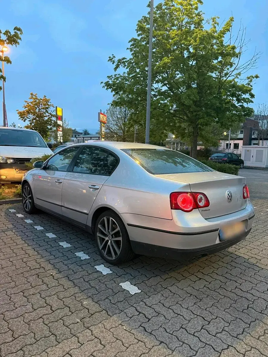 Second-hand VW Passat 105 CP (77 kW) 2007 Argintiu Berlinǎ