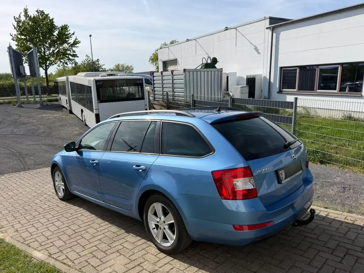 Gebraucht Skoda Octavia 150 PS (110 kW) 2015 Blau Kombi