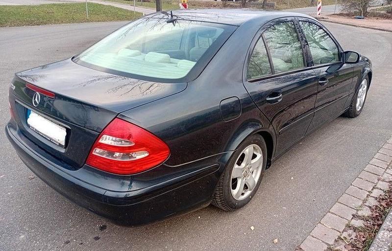 Gebraucht Mercedes E240 Elegance 177 PS (130 kW) 2002 Schwarz Limousine