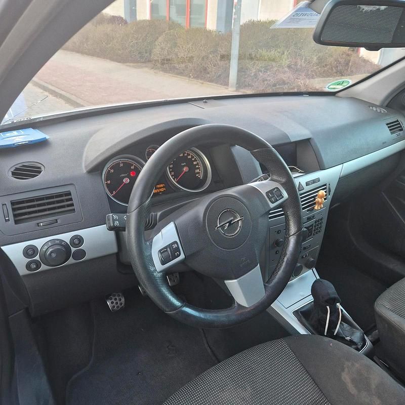 Gebraucht Opel Astra Innovation 205 PS (150 kW) 2007 Silber Kombi
