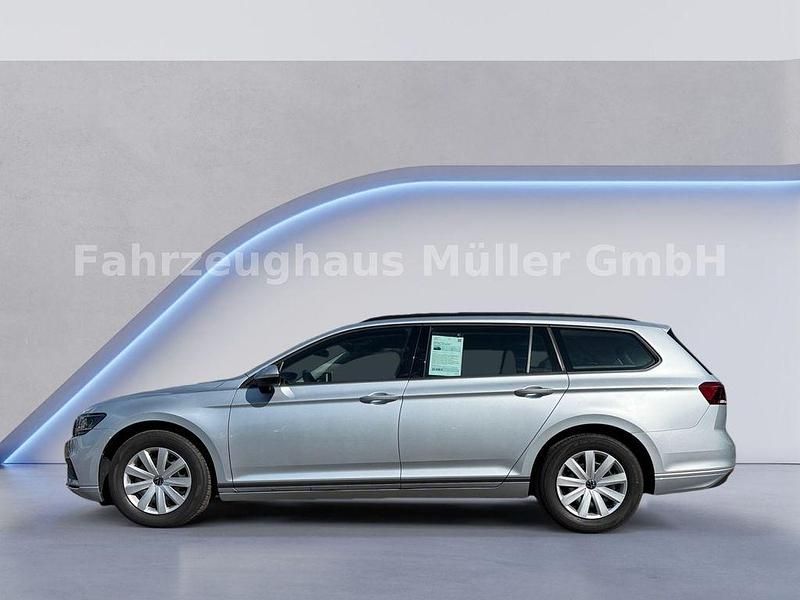Gebraucht VW Passat Basis 150 PS (110 kW) 2022 Scale silver metallic Kombi