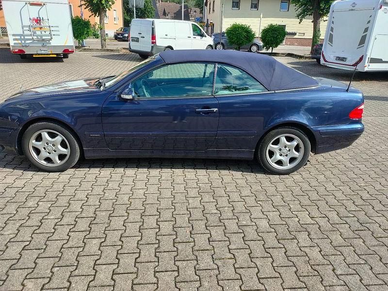 Blau Gebraucht 2000 Mercedes CLK230 Cabrio | 5.900 € (Fairer Preis) - Bild 1/4
