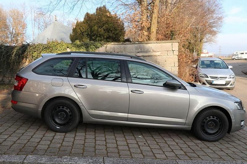 Gebraucht Skoda Octavia Ambition 150 PS (110 kW) 2016 Beige Kleinwagen