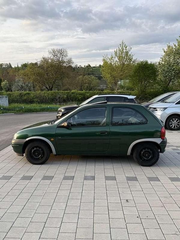 Occasion Opel Corsa 45 ch (33 kW) 1997 Vert Citadine