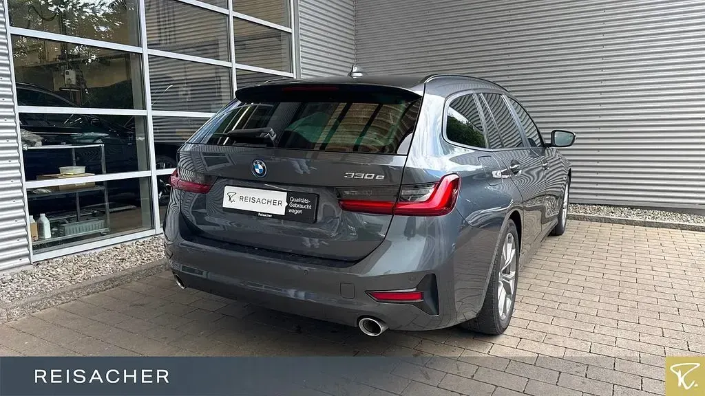 Gebraucht BMW 330e Advantage 184 PS (135 kW) 2022 Grau Limousine