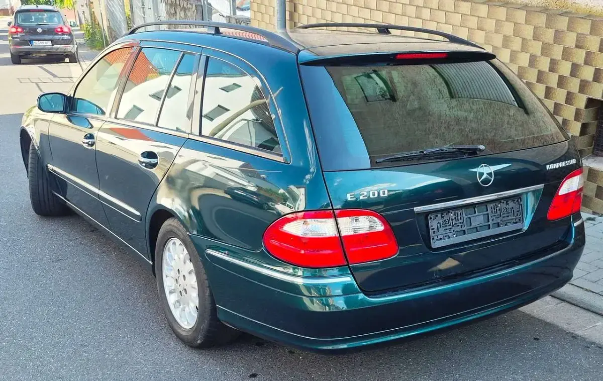 Gebraucht Mercedes E200 163 PS (119 kW) 2005 Grün Kombi