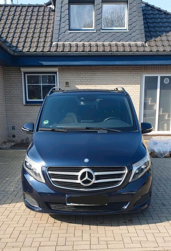 Blau Gebraucht 2015 Mercedes V220 Edition Van / Kleinbus | 32.999 € (Fairer Preis) - Bild 1/4