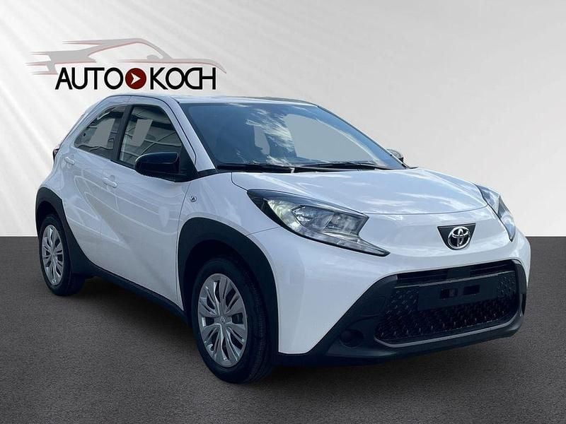Weiß Neu 2025 Toyota Aygo Play Kleinwagen | 16.590 € - Bild 1/4