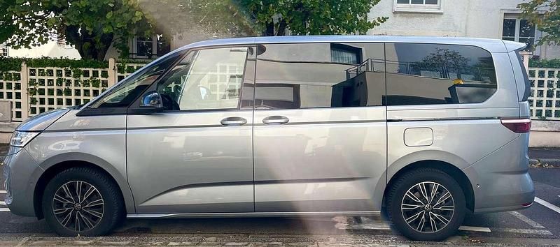 Gebraucht VW Multivan Life 150 PS (110 kW) 2023 Silber Van