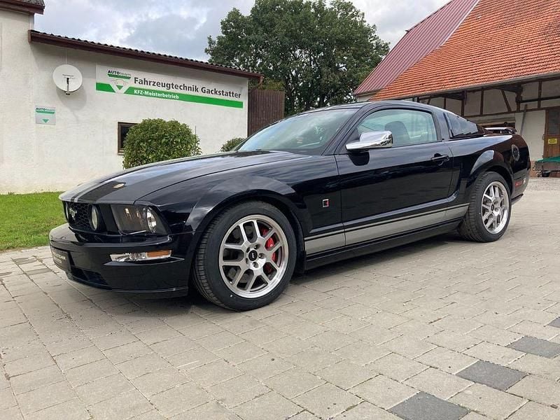 Schwarz Gebraucht 2006 Ford Mustang GT | 22.999 € - Bild 1/4