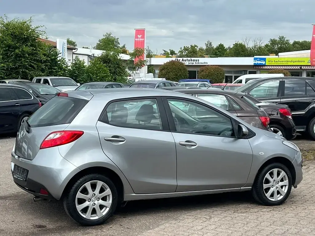 Gebraucht Mazda 2 Edition 75 PS (55 kW) 2012 Silber Kleinwagen