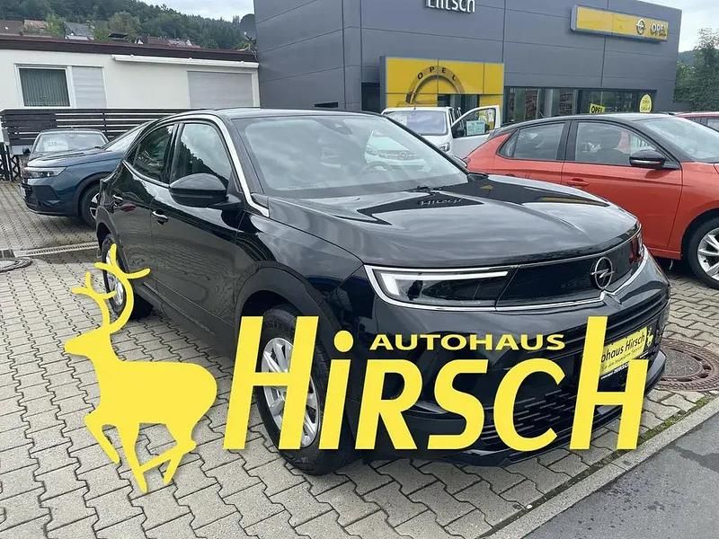 Diamant schwarz (metallic) Gebraucht 2022 Opel Mokka-e Edition SUV | 16.980 € (Guter Preis) - Bild 1/4