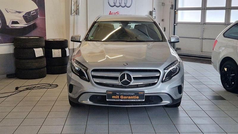 Gebraucht Mercedes GLA200 156 PS (114 kW) 2015 Silber SUV