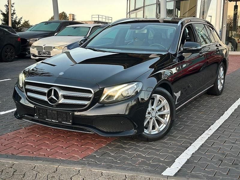 Gebraucht Mercedes E200 Avantgarde 184 PS (135 kW) 2017 Schwarz Limousine