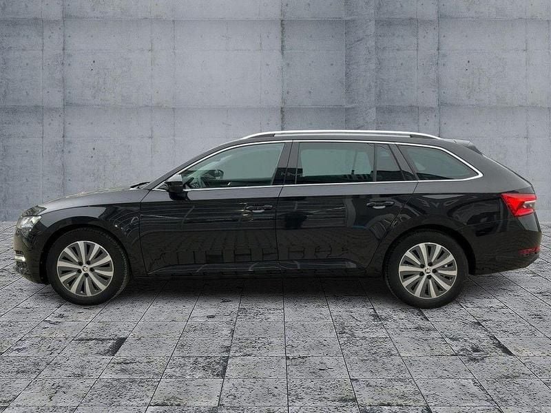 Gebraucht Skoda Superb Style 150 PS (110 kW) 2022 Schwarzmagic perleffekt Kombi