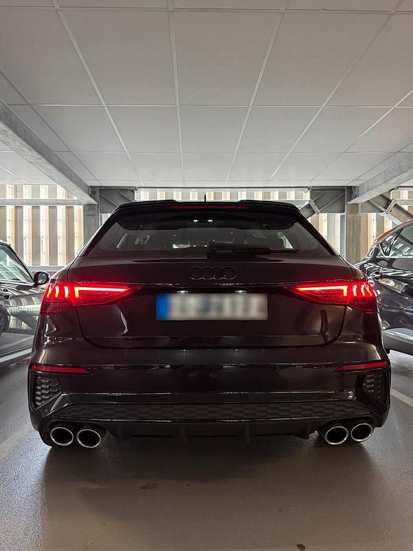 Gebraucht Audi S3 Premium 310 PS (228 kW) 2023 Schwarz Limousine