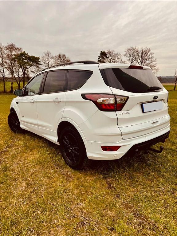 Gebraucht Ford Kuga ST-Line 182 PS (133 kW) 2016 Weiß SUV