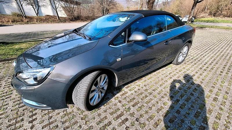 Gebraucht Opel Cascada Innovation 170 PS (125 kW) 2016 Andere farben Cabrio