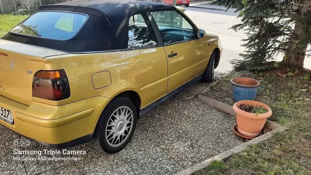 Używany VW Golf 90 KM (66 kW) 1999 Żółty Kabriolet