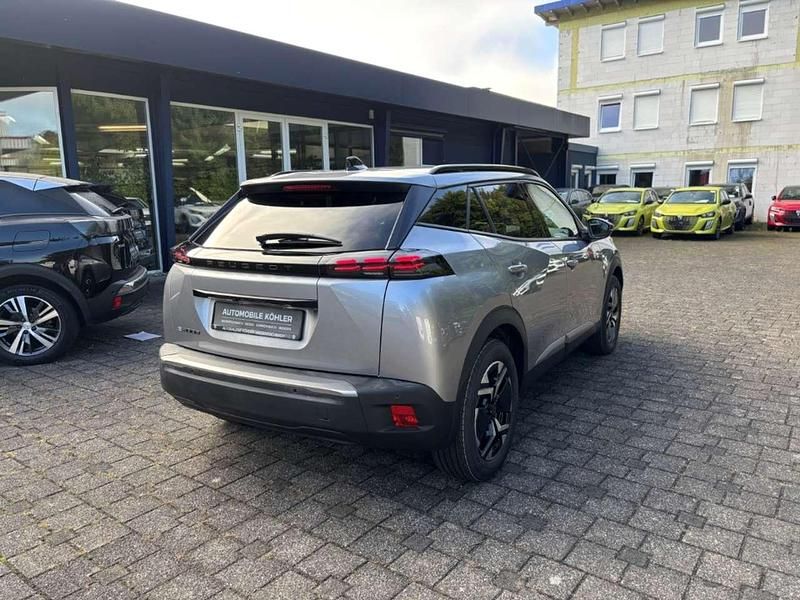 Gebraucht Peugeot e-2008 Allure 114 kW (156 PS) 2024 Artense grau SUV