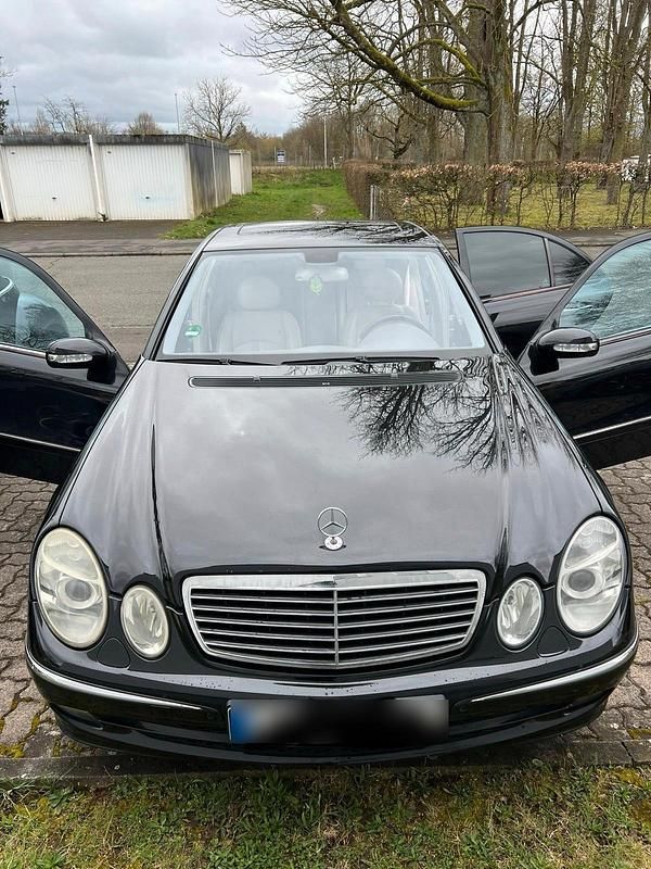 Gebraucht Mercedes E320 204 PS (150 kW) 2005 Schwarz Limousine
