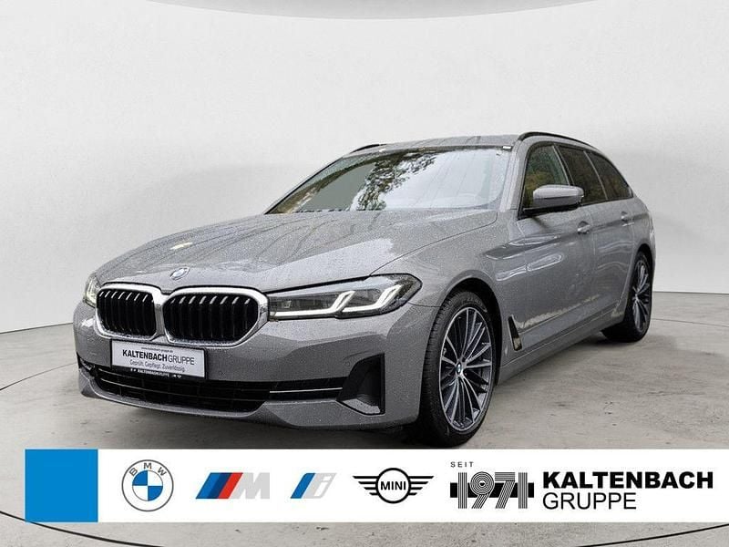 Grau Gebraucht 2022 BMW 520 Performance Kombi | 29.890 € (Guter Preis) - Bild 1/3
