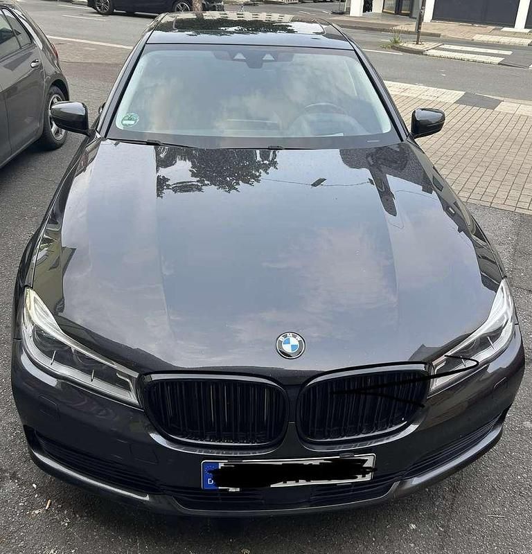 Gebraucht BMW 730L 265 PS (194 kW) 2017 Limousine