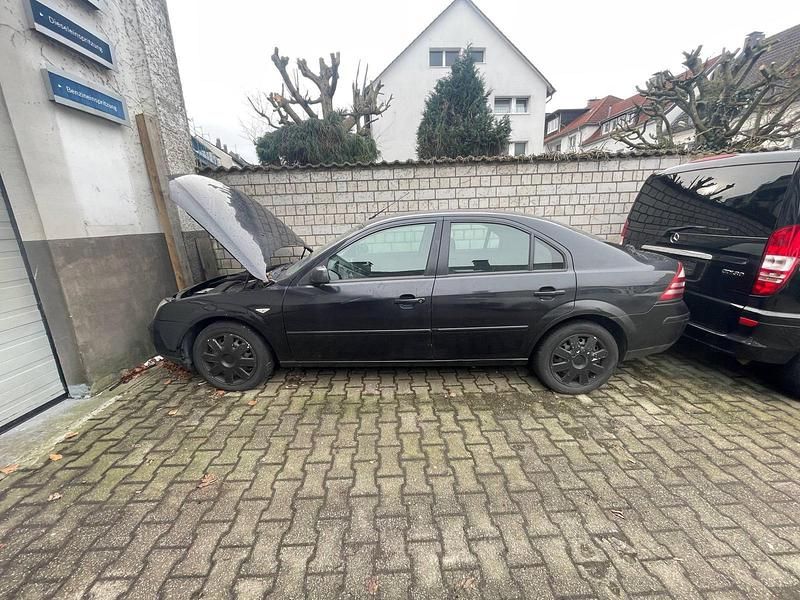 Schwarz Gebraucht 2006 Ford Mondeo Limousine | 750 € (Superpreis) - Bild 1/4