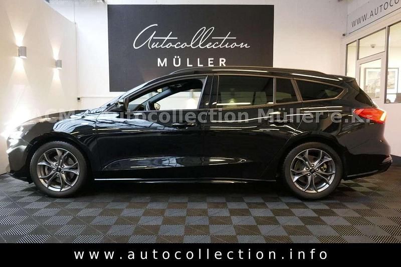 Gebraucht Ford Focus ST-Line 120 PS (88 kW) 2022 Agate black (metallic) Kombi