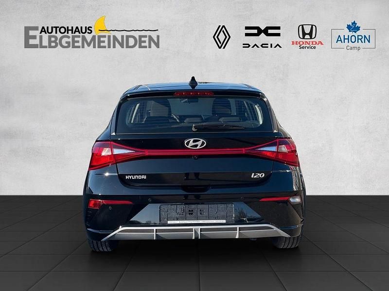 Gebraucht Hyundai i20 101 PS (74 kW) 2024 Schwarz Limousine