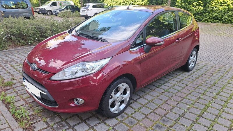 Rot Gebraucht 2009 Ford Fiesta Titanium Kleinwagen | 1.500 € (Superpreis) - Bild 1/4
