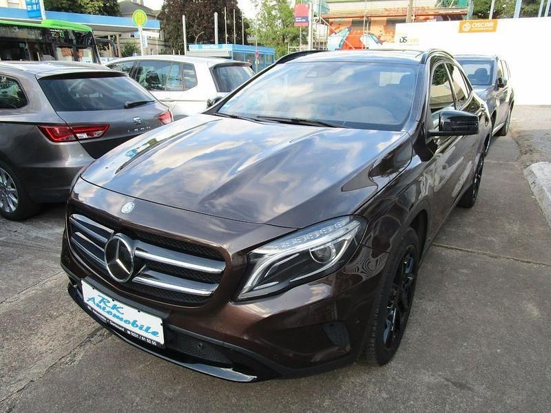 Braun Gebraucht 2016 Mercedes GLA250 SUV | 19.990 € (Fairer Preis) - Bild 1/4