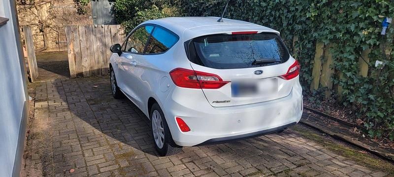 Gebraucht Ford Fiesta Trend 71 PS (52 kW) 2018 Weiß Kleinwagen