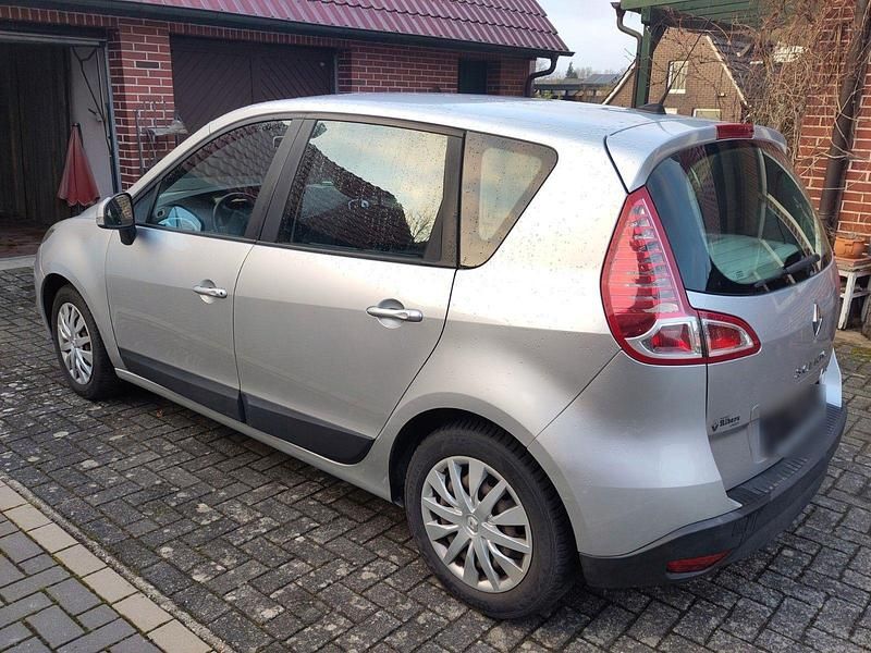 Gebraucht Renault Scénic III Expression 106 PS (77 kW) 2010 Silber Van / Kleinbus