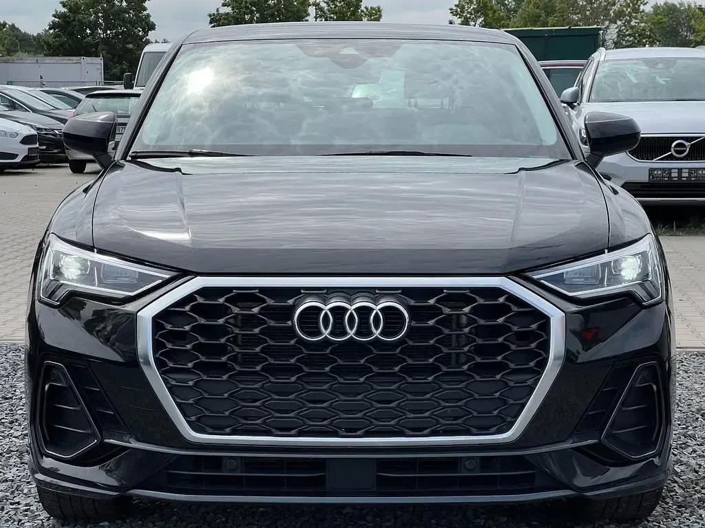 Gebraucht Audi Q3 Sportback Basis 150 PS (110 kW) 2023 Schwarz SUV