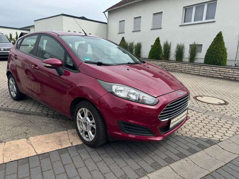 Hot magenta Gebraucht 2013 Ford Fiesta SYNC Edition Kleinwagen | 3.900 € (Superpreis) - Bild 1/4