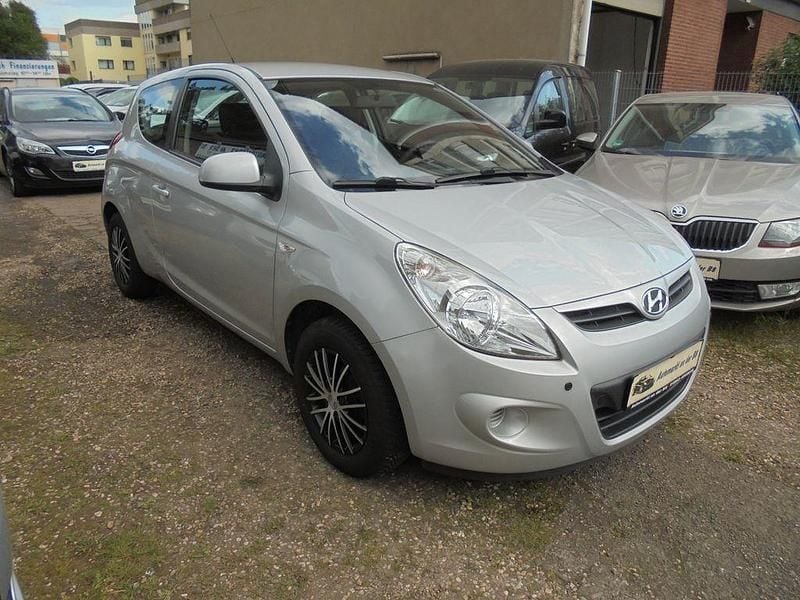 Silber Gebraucht 2012 Hyundai i20 Edition Limousine | 3.499 € (Fairer Preis) - Bild 1/4