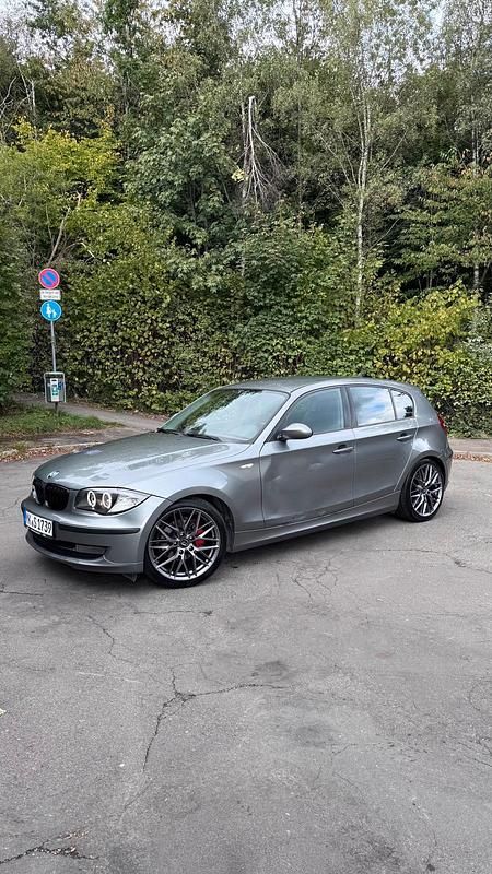 Grau Gebraucht 2008 BMW 118 Performance Kleinwagen | 3.400 € (Guter Preis) - Bild 1/4