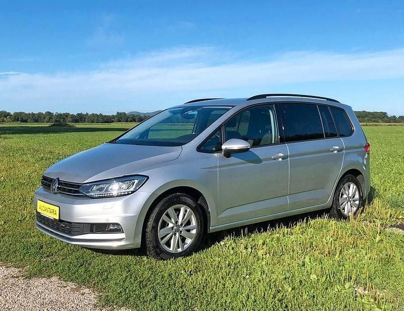 Silber Gebraucht 2019 VW Touran Van / Kleinbus | 25.950 € (Fairer Preis) - Bild 1/4
